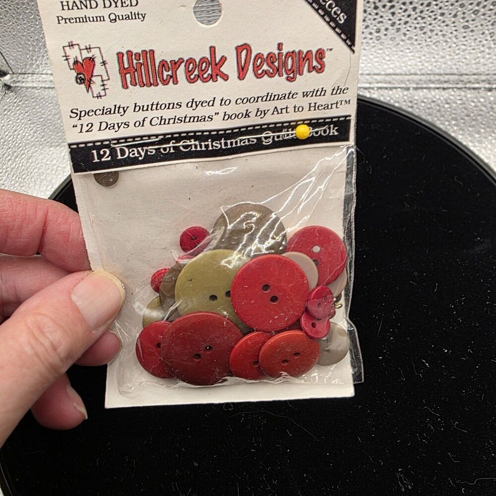 Hillcreek Designs Hand Dyed Round Wood 2-Hole Flat Buttons Pack B536ATHB
